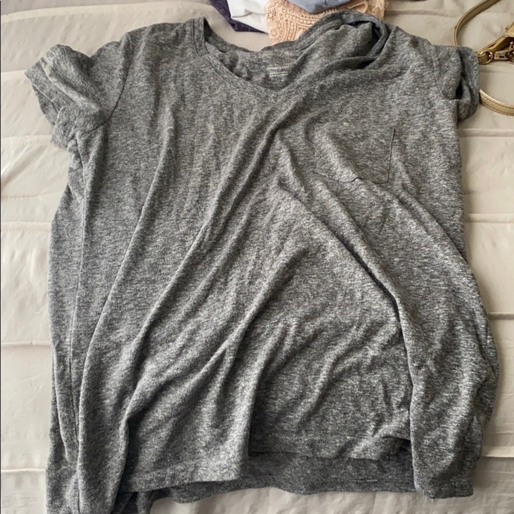 grey t shirt
